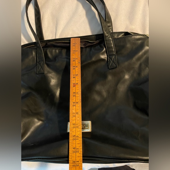 Large Auth Versace Perfums Leather Travel Bag Wide Strap W Dbl Handles Gold Acct - Picture 10 of 14